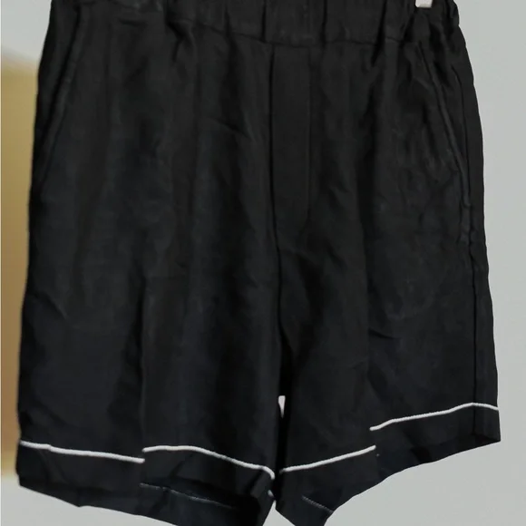 BASSIKE  Black Casual Shorts with contrast stitch - Picture 4 of 11